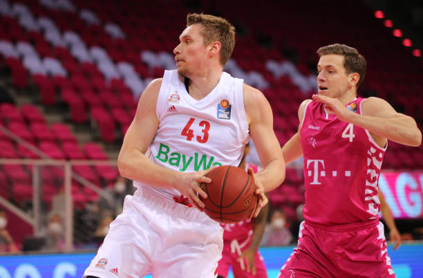 两人都在球 两人都在球